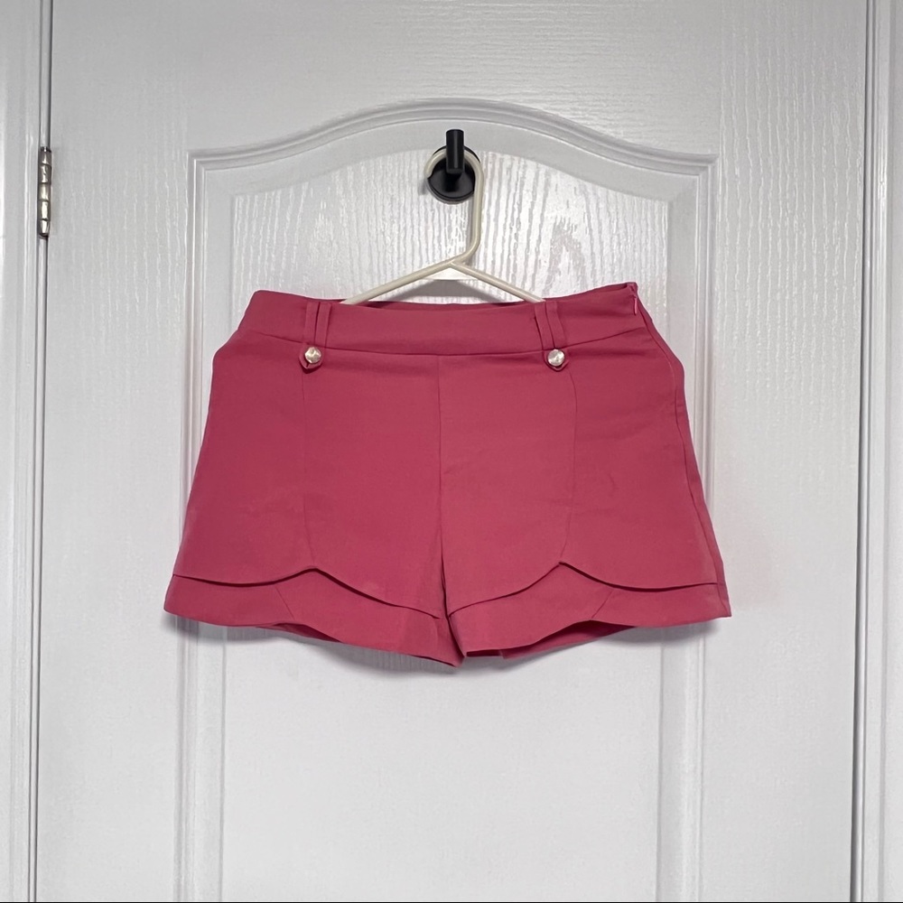 Double Scallop Short
